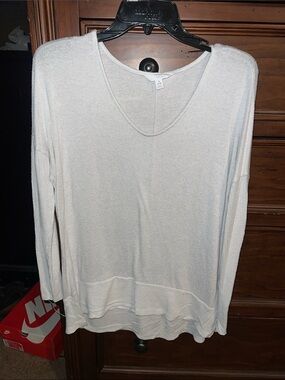 Time and Tru Light Gray V-Neck Tunic Top